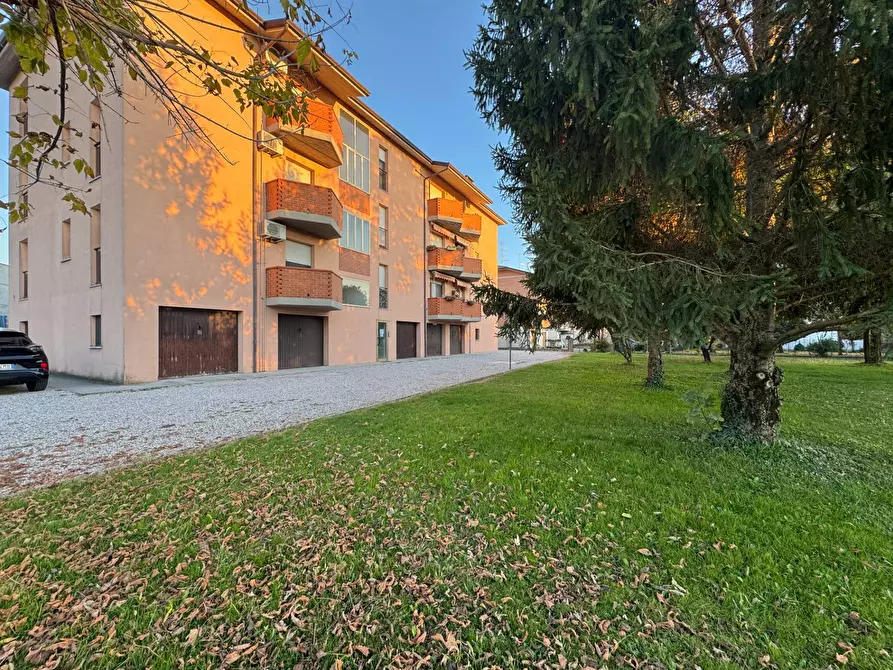 Immagine 1 di Appartamento in vendita  in Via Della Foglia a Ferrara