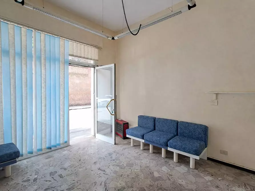 Immagine 2 di Locale commerciale in affitto  in Via Giorgio Byron a Ferrara
