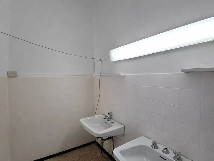 Immagine 10 di Locale commerciale in affitto  in Via Giorgio Byron a Ferrara