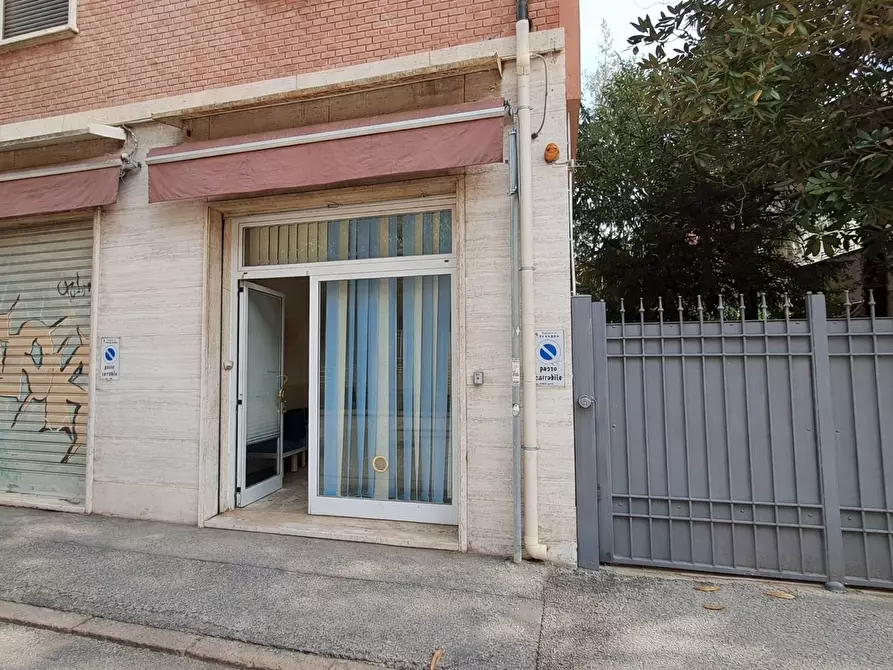 Immagine 13 di Locale commerciale in affitto  in Via Giorgio Byron a Ferrara