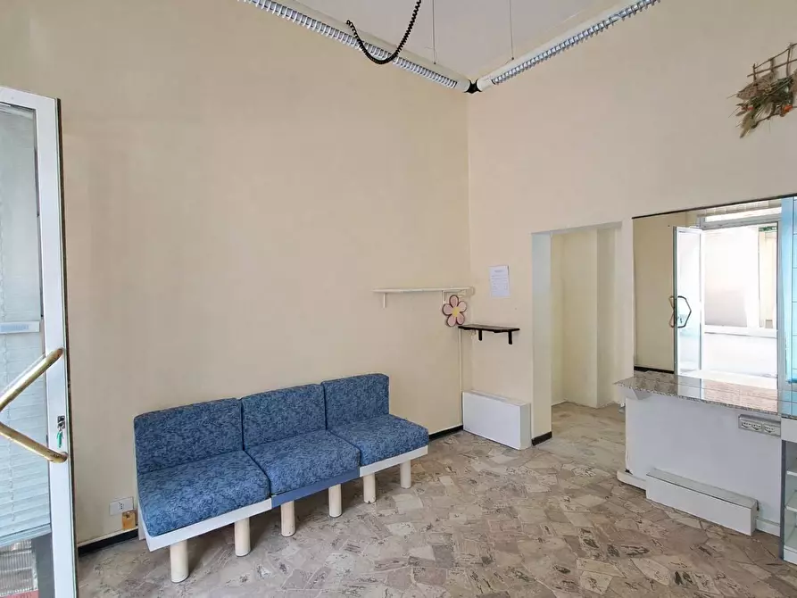 Immagine 14 di Locale commerciale in affitto  in Via Giorgio Byron a Ferrara