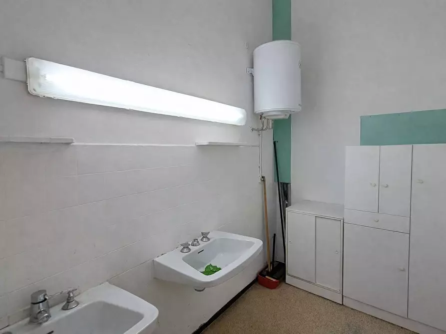 Immagine 20 di Locale commerciale in affitto  in Via Giorgio Byron a Ferrara