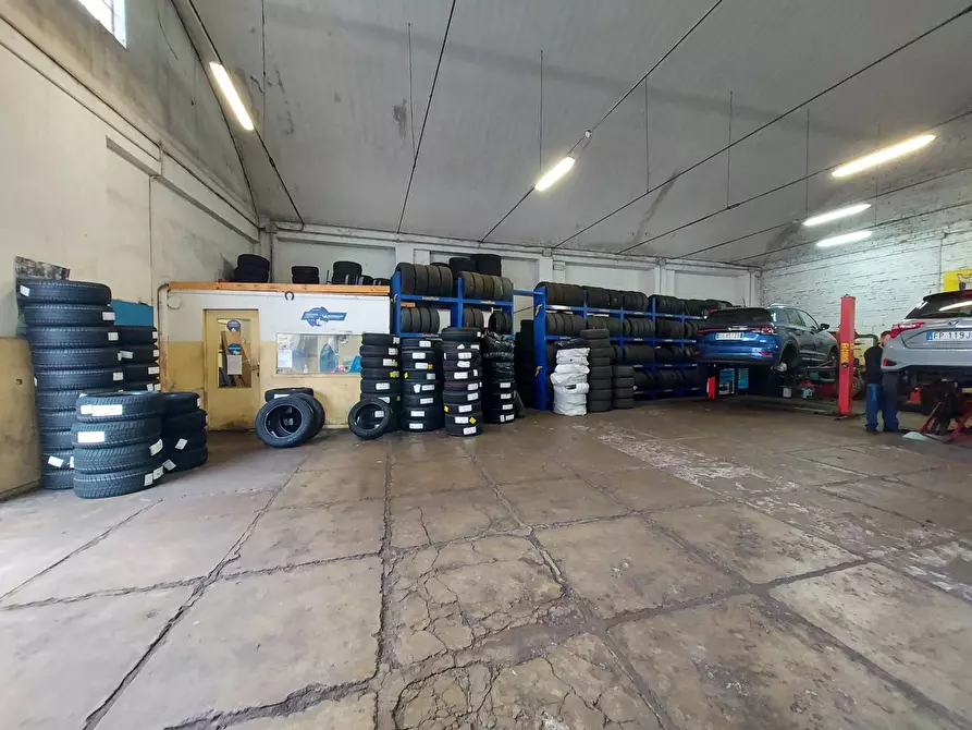 Immagine 10 di Locale commerciale in affitto  in Via Giuseppe Fabbri a Ferrara