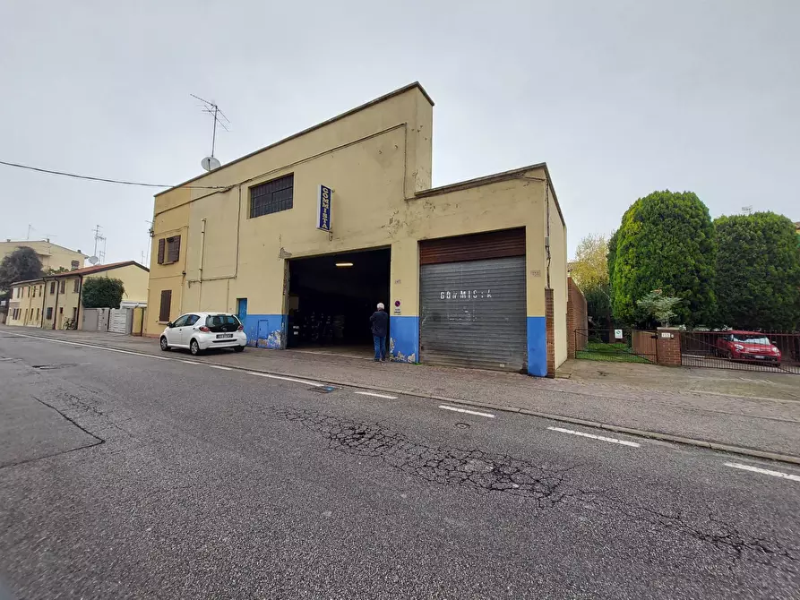 Immagine 17 di Locale commerciale in affitto  in Via Giuseppe Fabbri a Ferrara