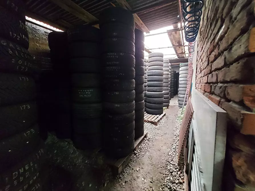 Immagine 19 di Locale commerciale in affitto  in Via Giuseppe Fabbri a Ferrara