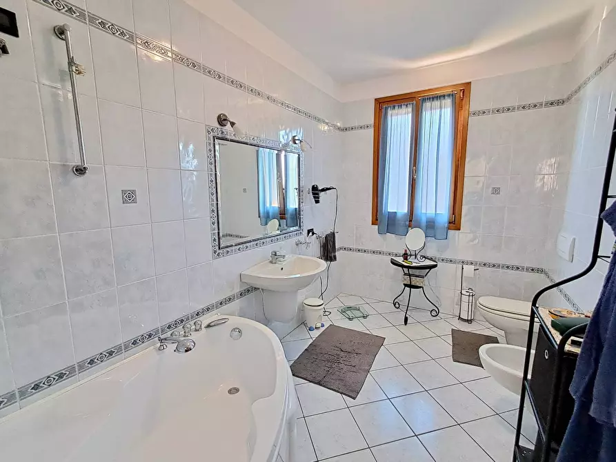 Immagine 25 di Villa in vendita  in Via Acquedotto a Ferrara