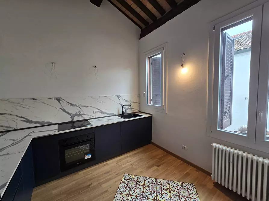Immagine 31 di Appartamento in affitto  in Via Contrari a Ferrara