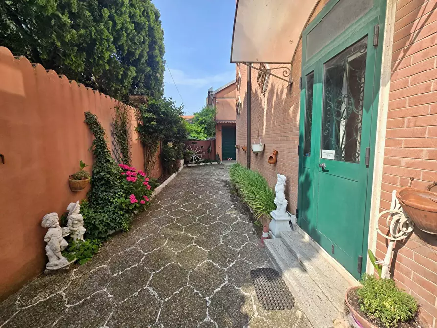 casa indipendente in vendita a Ferrara in zona Centro Storico