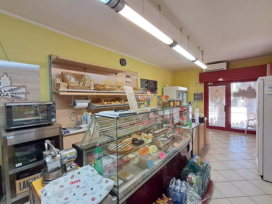 Immagine 3 di Attività commerciale in vendita  in Via Dei Mughetti a Ferrara