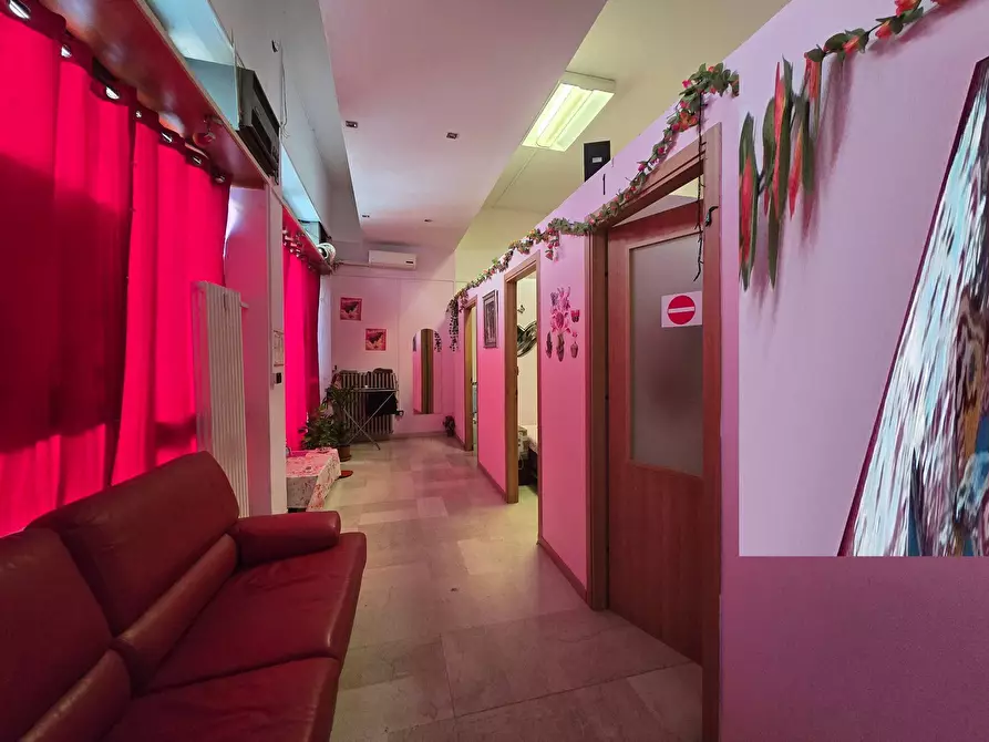 Immagine 2 di Locale commerciale in vendita  in Via Contrada della Rosa a Ferrara