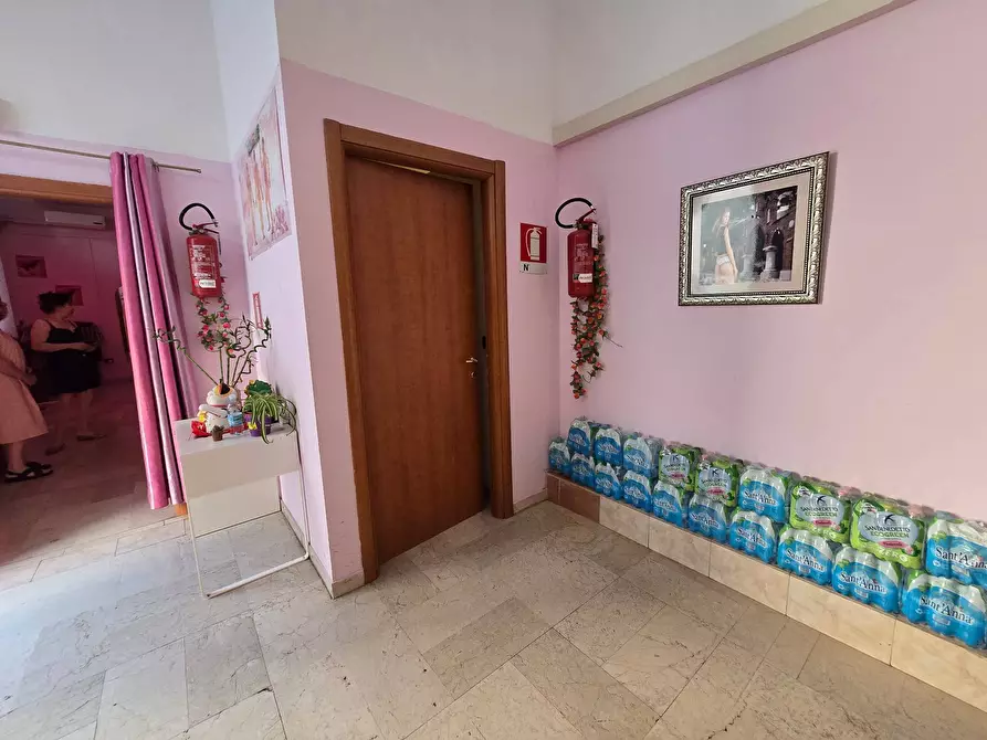 Immagine 7 di Locale commerciale in vendita  in Via Contrada della Rosa a Ferrara