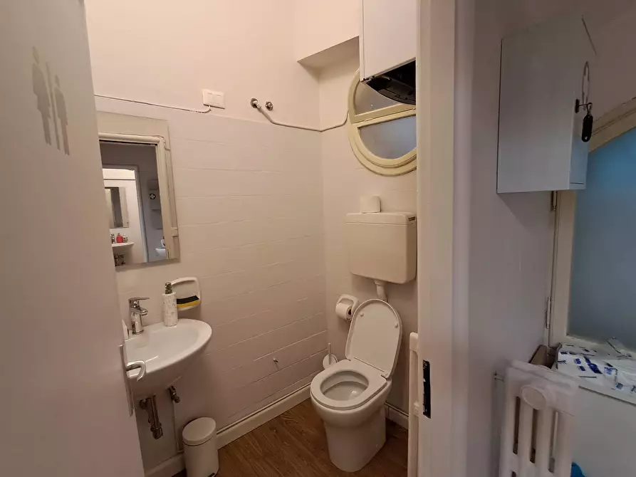 Immagine 19 di Ufficio in affitto  in Piazza Savonarola a Ferrara