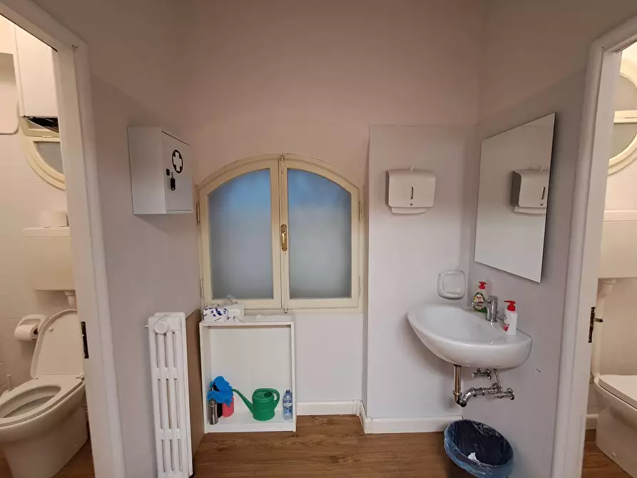 Immagine 21 di Ufficio in affitto  in Piazza Savonarola a Ferrara