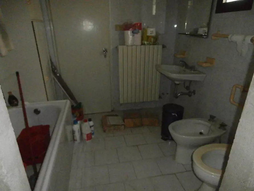 Immagine 12 di Attività commerciale in vendita  in Via Modena a Ferrara