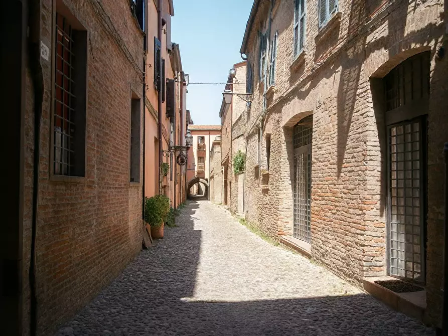 Immagine 18 di Appartamento in vendita  in Via Delle Volte a Ferrara