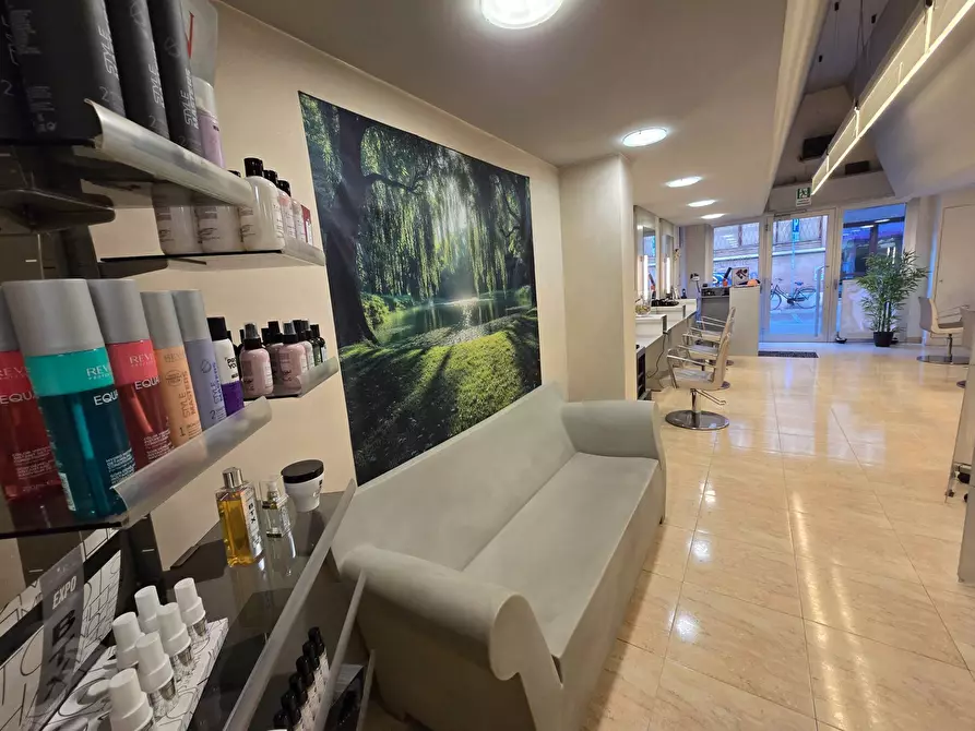 Immagine 9 di Locale commerciale in vendita  in Via Ariosto a Ferrara