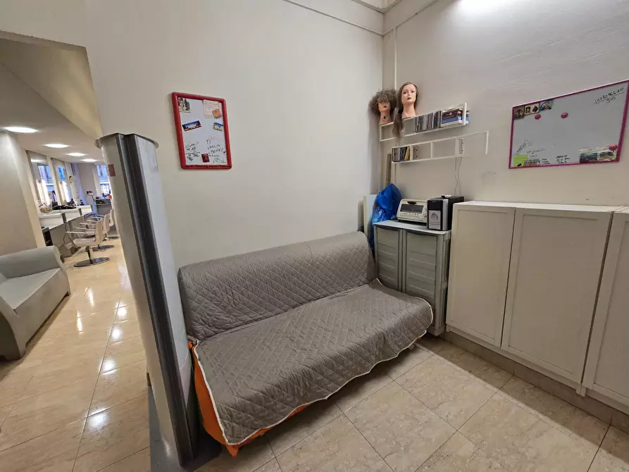 Immagine 17 di Locale commerciale in vendita  in Via Ariosto a Ferrara