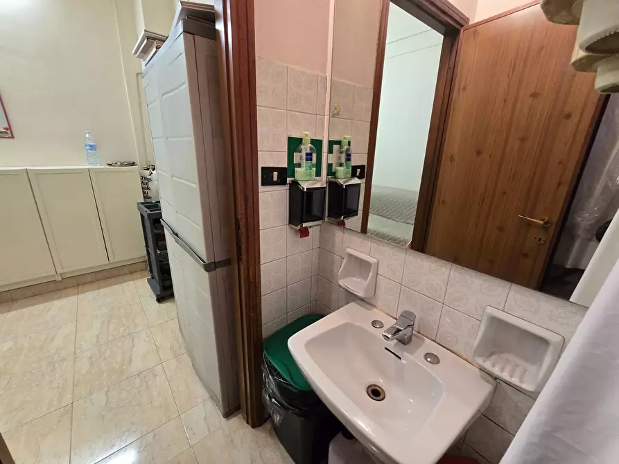 Immagine 19 di Locale commerciale in vendita  in Via Ariosto a Ferrara