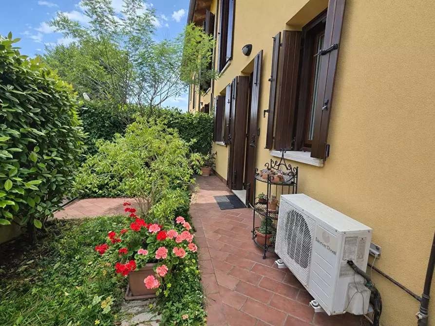 Immagine 10 di Villetta a schiera in vendita  in Via Della Crispa a Ferrara