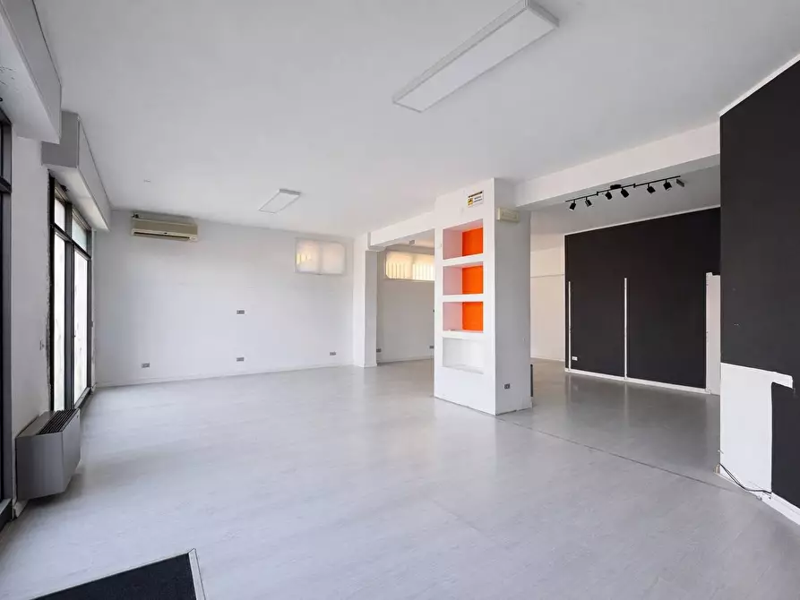 Immagine 3 di Locale commerciale in vendita  in Via Modena 109 a Ferrara