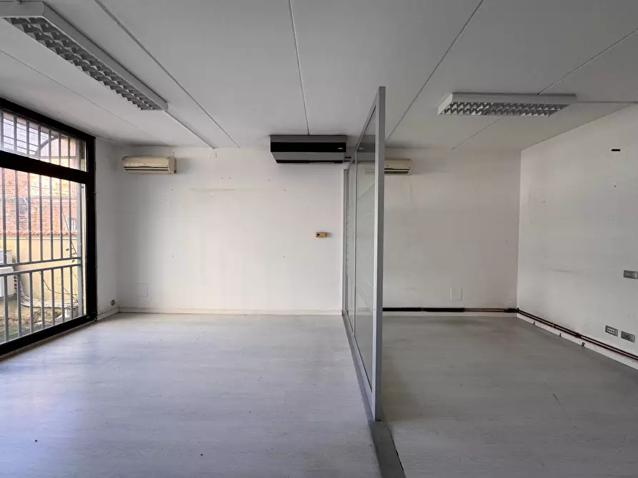 Immagine 7 di Locale commerciale in vendita  in Via Modena 109 a Ferrara