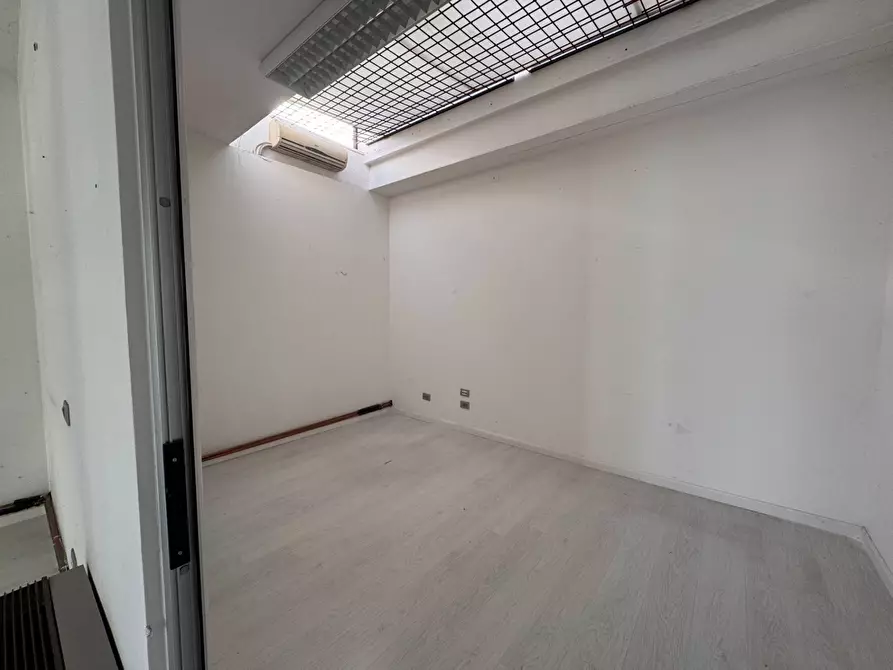 Immagine 8 di Locale commerciale in vendita  in Via Modena 109 a Ferrara