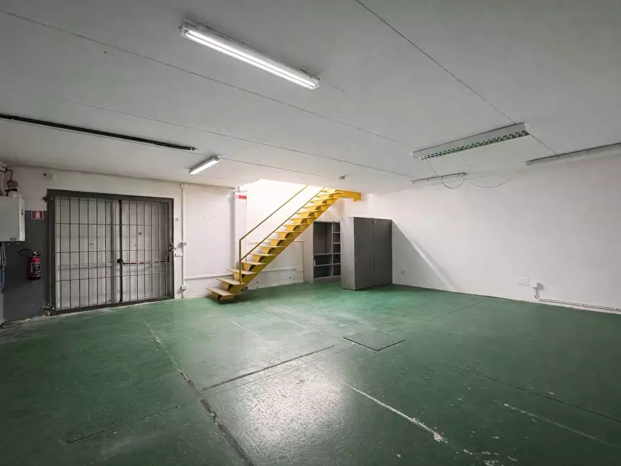 Immagine 11 di Locale commerciale in vendita  in Via Modena 109 a Ferrara