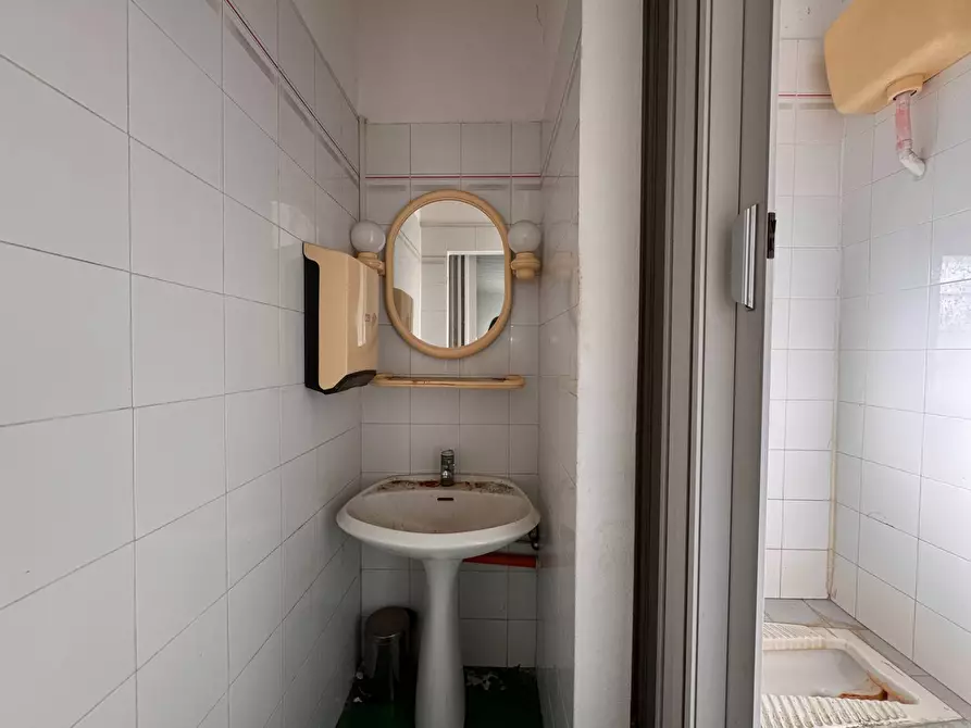 Immagine 13 di Locale commerciale in vendita  in Via Modena 109 a Ferrara