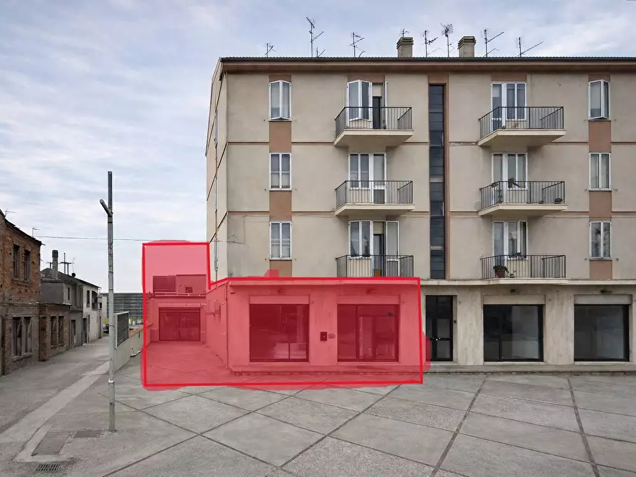 Immagine 14 di Locale commerciale in vendita  in Via Modena 109 a Ferrara