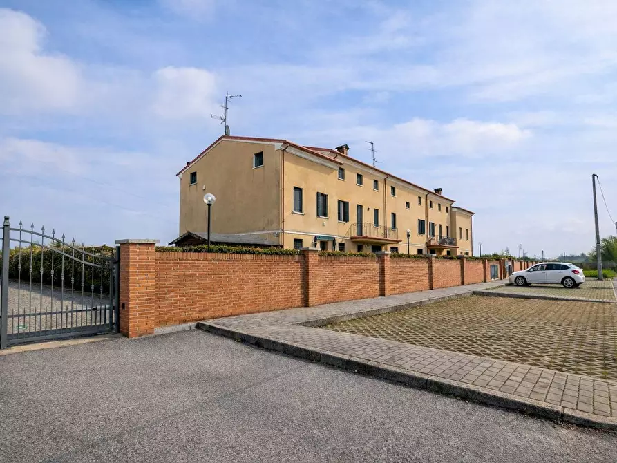 Immagine 24 di Appartamento in vendita  in Via Gramicia a Ferrara