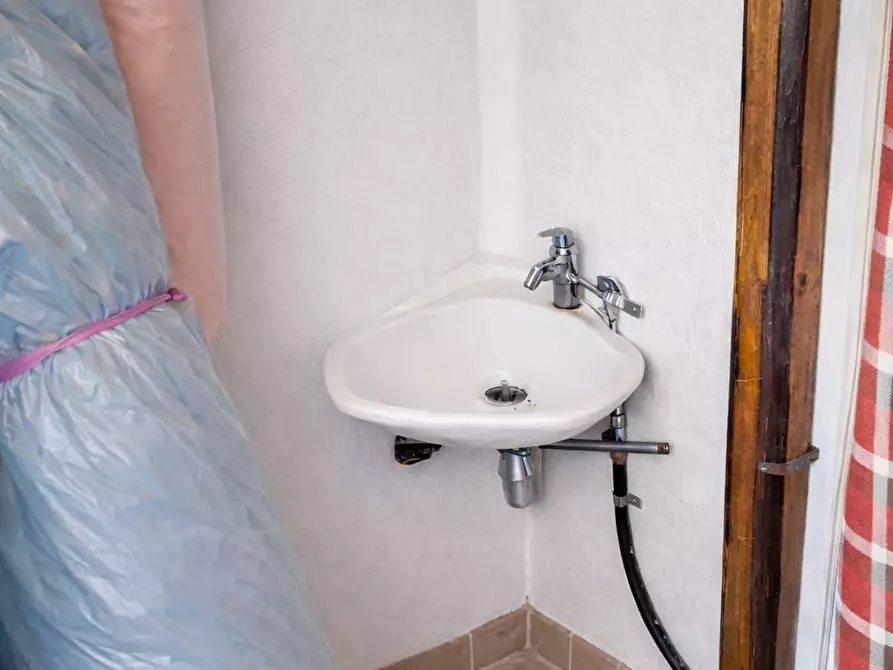 Immagine 9 di Locale commerciale in affitto  in Viale Cavour a Ferrara