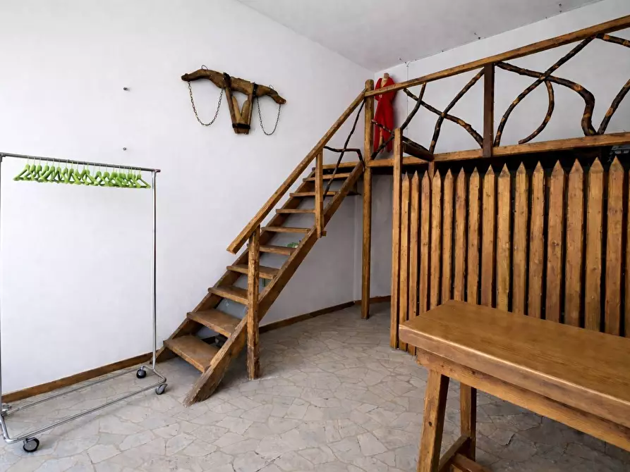 Immagine 4 di Locale commerciale in affitto  in Viale Cavour a Ferrara