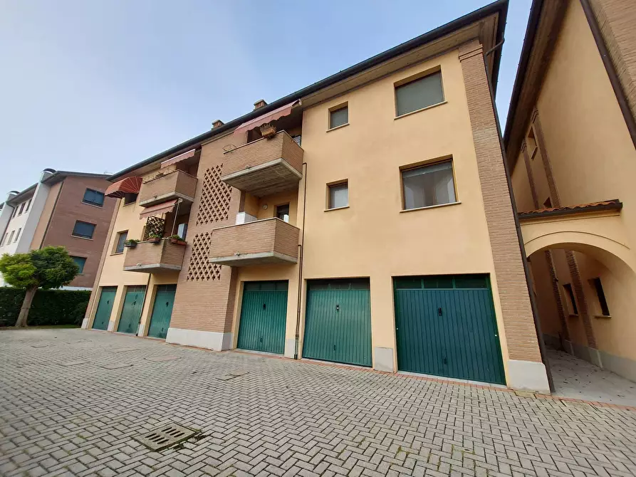 Immagine 19 di Appartamento in affitto  in Via Eligio Mari a Ferrara