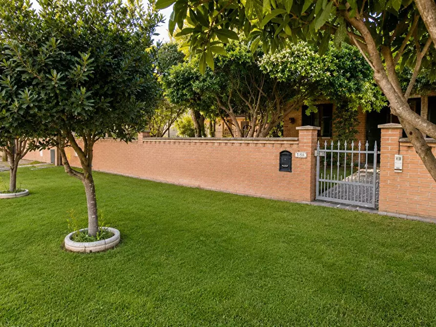 Immagine 10 di Villa in vendita  in Via Acquedotto a Ferrara