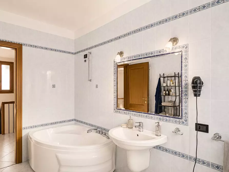 Immagine 22 di Villa in vendita  in Via Acquedotto a Ferrara