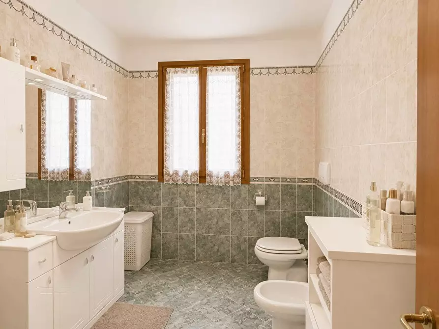 Immagine 23 di Villa in vendita  in Via Acquedotto a Ferrara