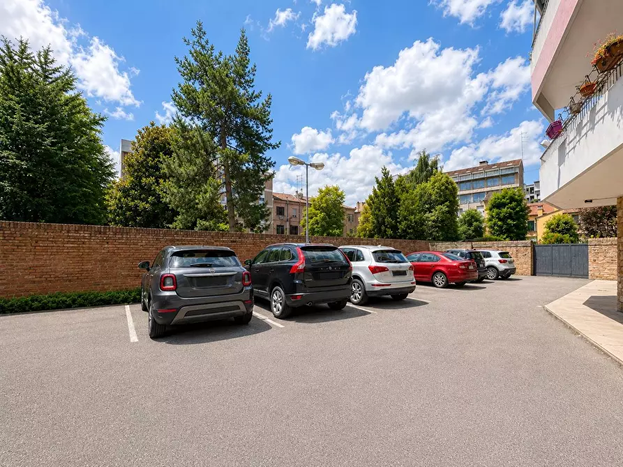 Immagine 19 di Appartamento in vendita  in Viale Cavour 144 a Ferrara