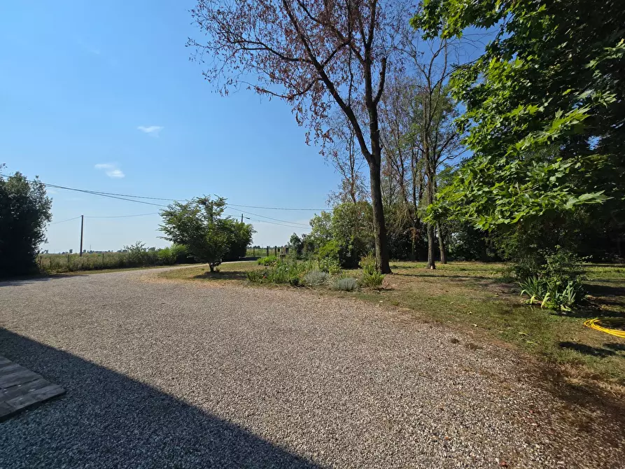 Immagine 32 di Villa in vendita  in Via Ro a Ferrara