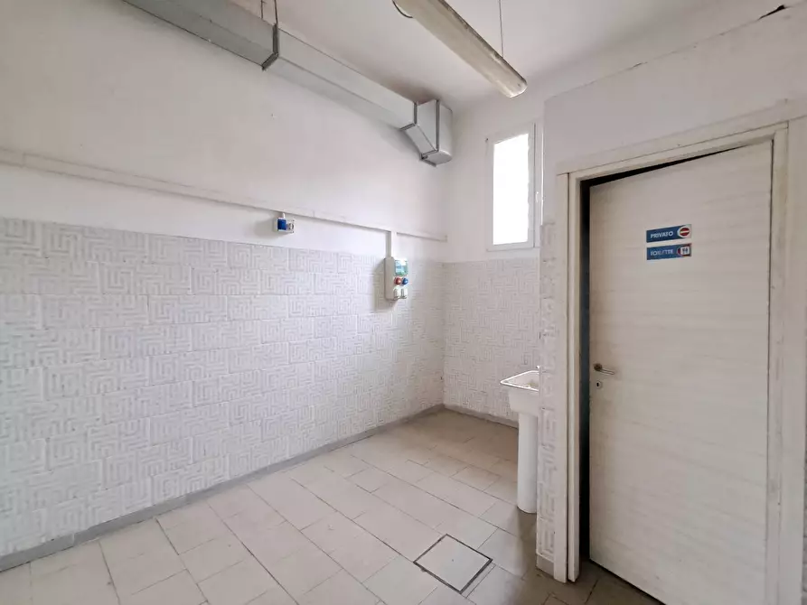 Immagine 5 di Locale commerciale in vendita  in Corso Piave a Ferrara