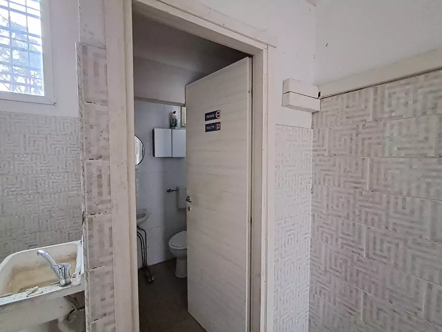 Immagine 8 di Locale commerciale in vendita  in Corso Piave a Ferrara