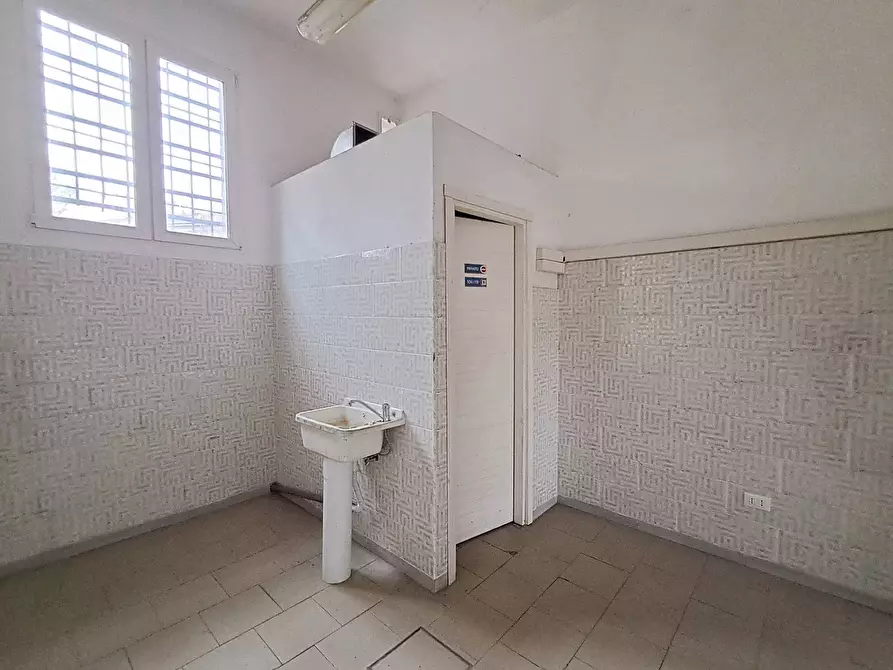 Immagine 16 di Locale commerciale in vendita  in Corso Piave a Ferrara