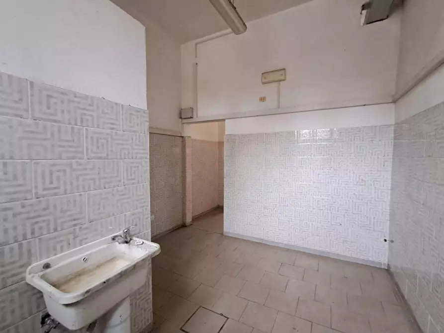 Immagine 17 di Locale commerciale in vendita  in Corso Piave a Ferrara