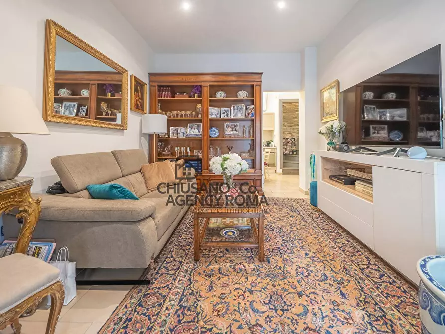 Immagine 2 di Appartamento in vendita  in Via Del Casale Agostinelli 107B a Roma