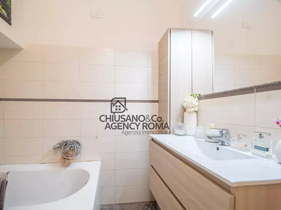 Immagine 15 di Appartamento in vendita  in Via Del Casale Agostinelli 107B a Roma