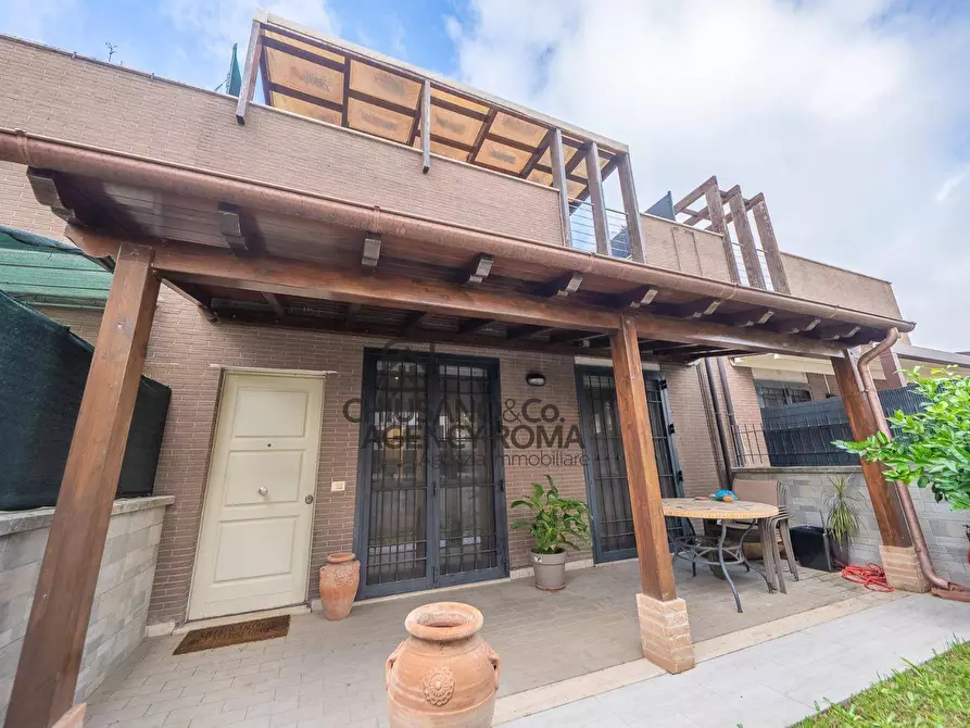 Immagine 1 di Appartamento in vendita  in Via Del Casale Agostinelli 107B a Roma