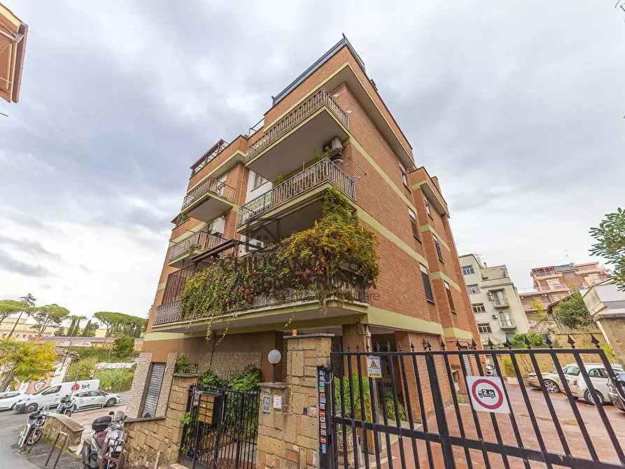 Immagine 69 di Appartamento in vendita  in Via Piero Aloisi 5 a Roma