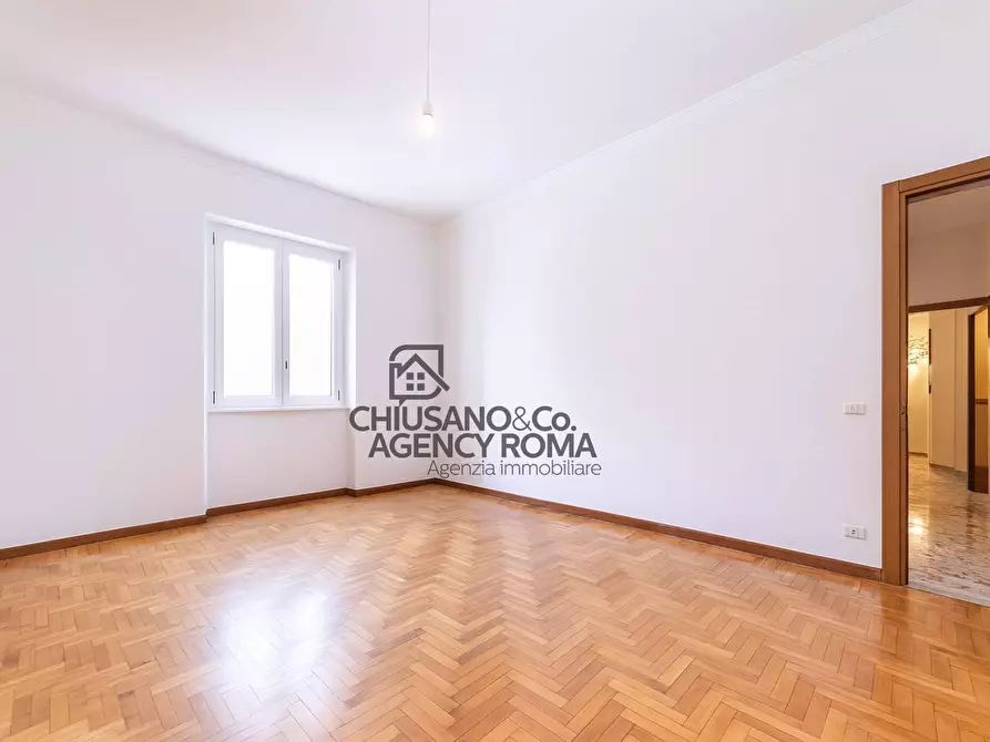 Immagine 3 di Appartamento in vendita  in Via Veio 40 a Roma