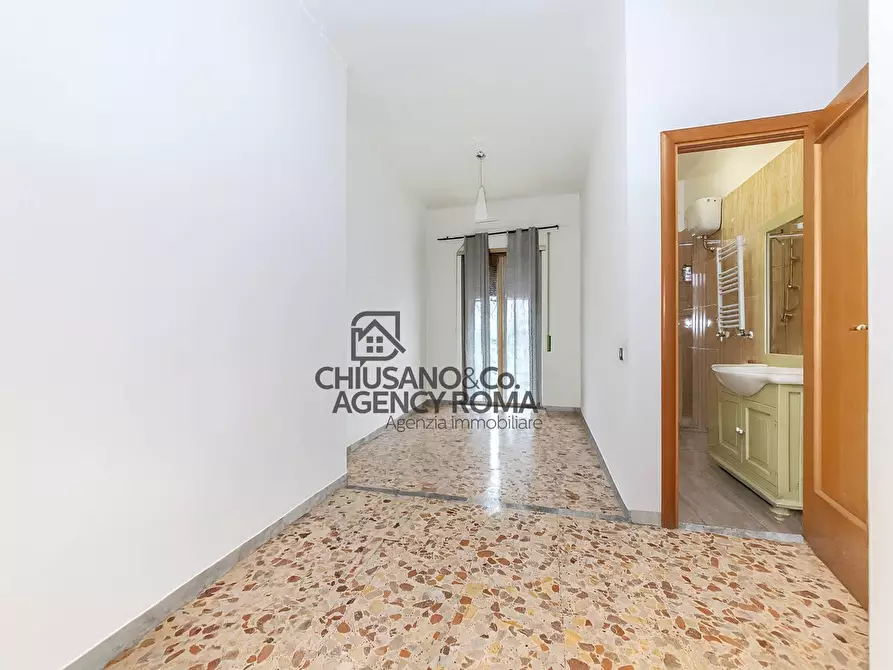 Immagine 4 di Appartamento in vendita  in Via Veio 40 a Roma