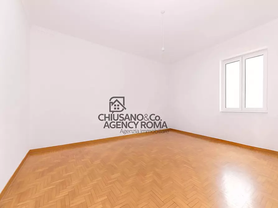 Immagine 5 di Appartamento in vendita  in Via Veio 40 a Roma