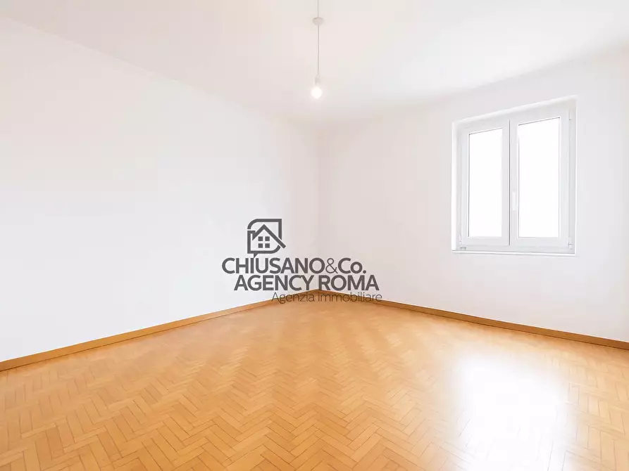 Immagine 7 di Appartamento in vendita  in Via Veio 40 a Roma